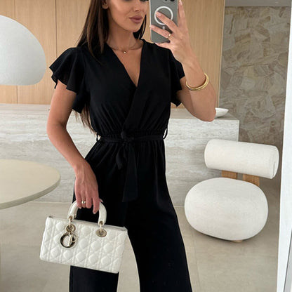 Enfärgad jumpsuit för kvinnor med V-ringning, volangärmar och vida ben