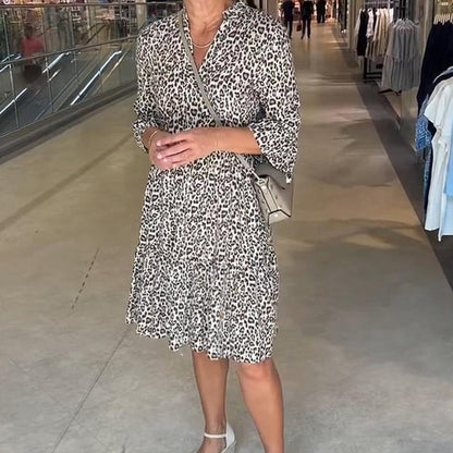 🌸Sommar Hot Sale 50%OFF🌸 Trendig klänning för kvinnor med leopardtryck och V-hals med lös passform